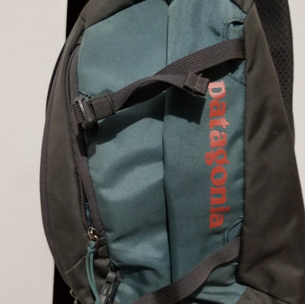 Patagonia atom sling